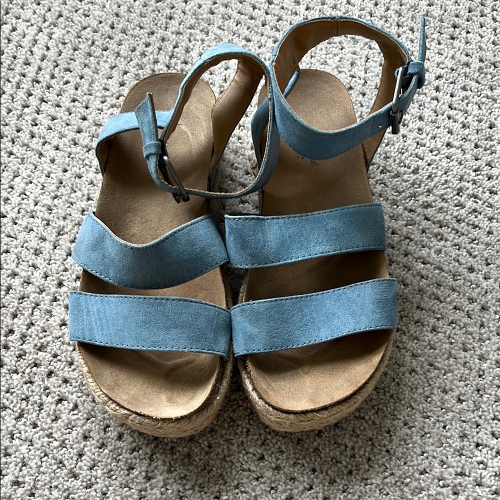 Universal Thread Blue Sandals - Picture 2 of 3